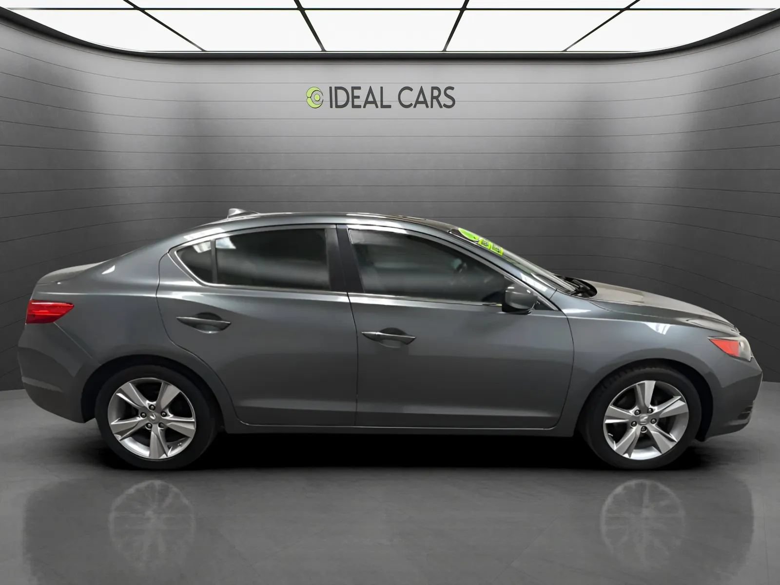 Used 2013 Acura ILX w/ Premium Package FWD image 4