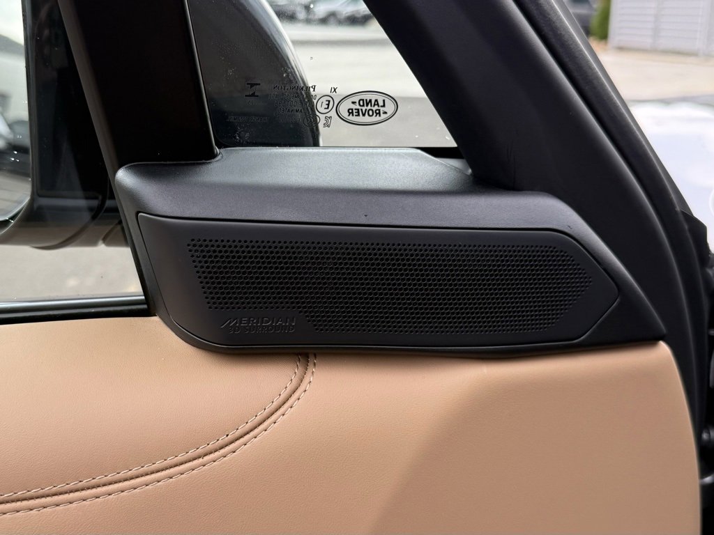 New 2025 Land Rover Range Rover Long Wheelbase SE image 14