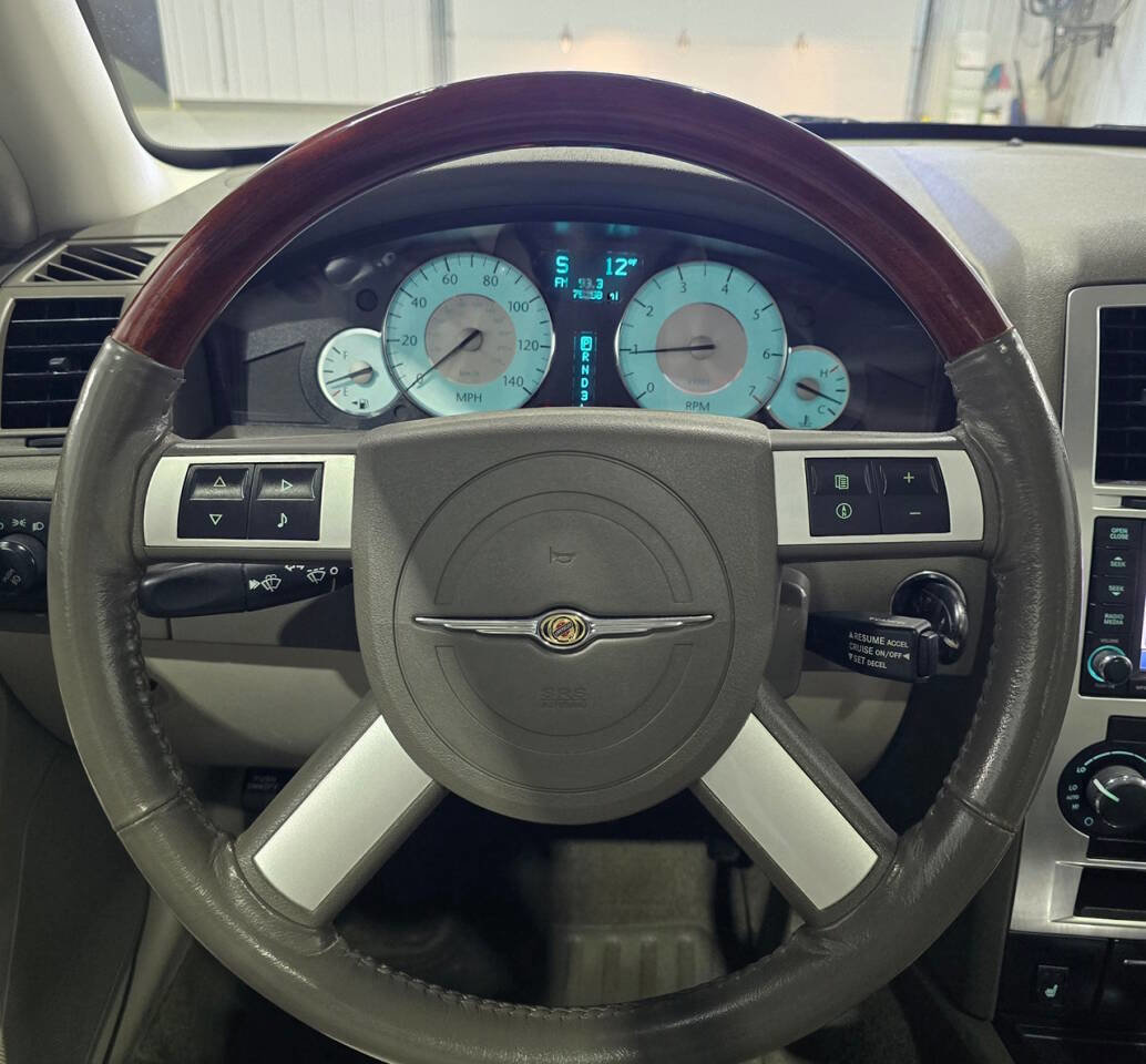 Used 2009 Chrysler 300 Limited image 12