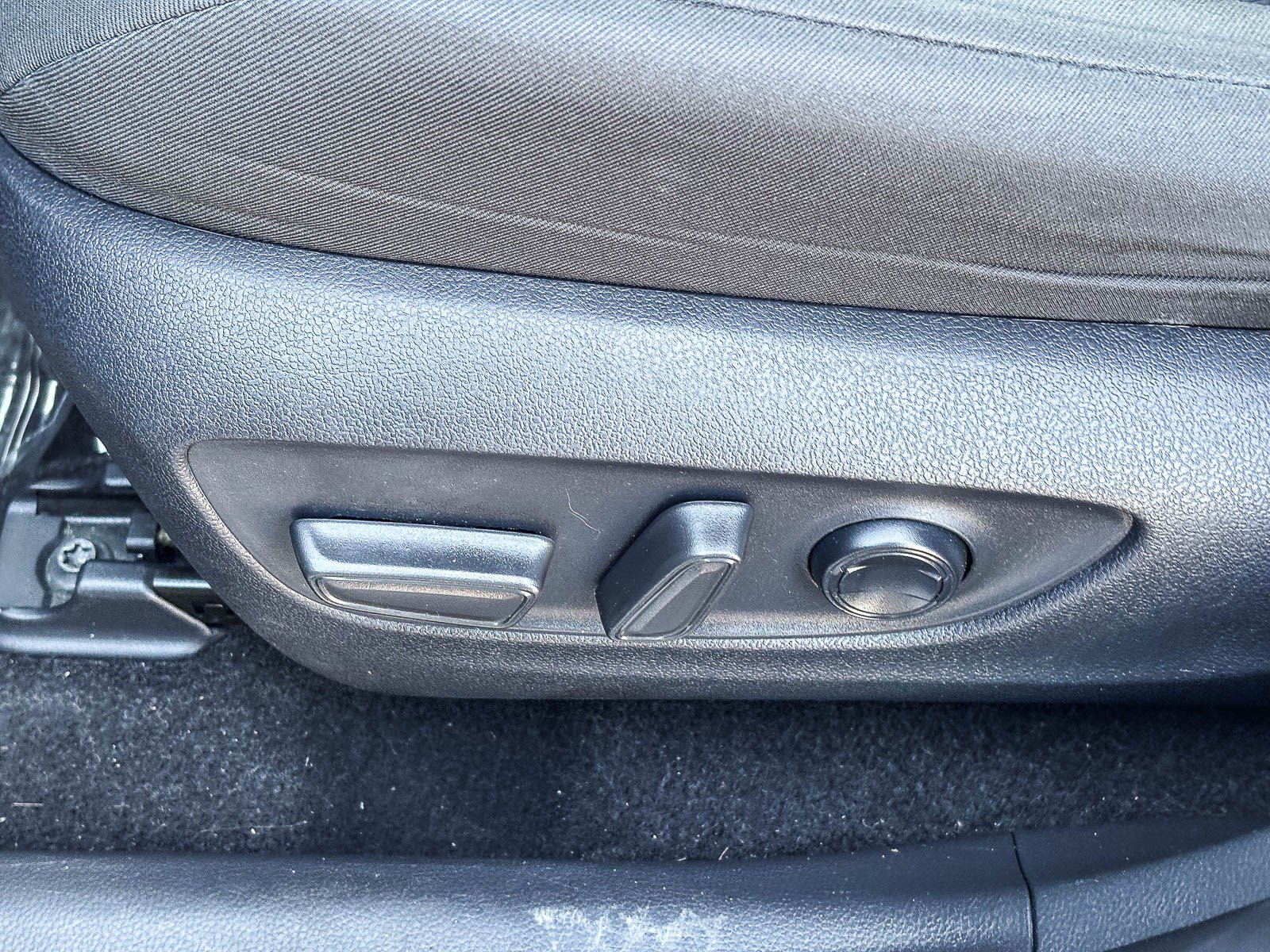 Used 2024 Toyota RAV4 XLE FWD image 23
