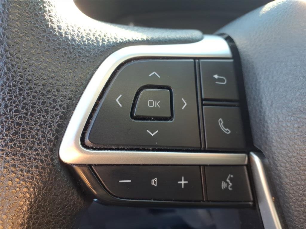 Used 2023 Toyota Highlander L image 19