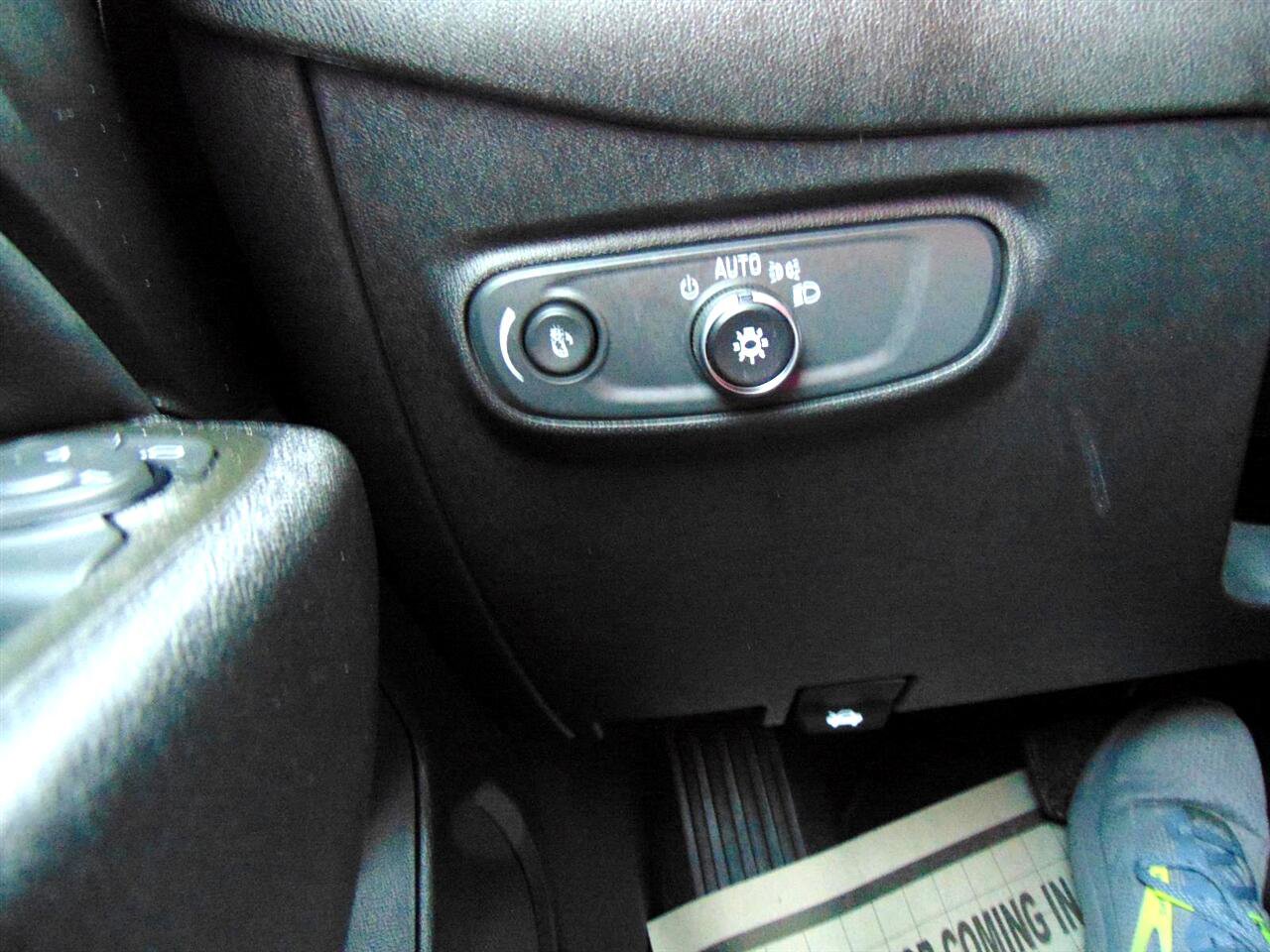 Used 2024 Chevrolet Equinox LT image 39