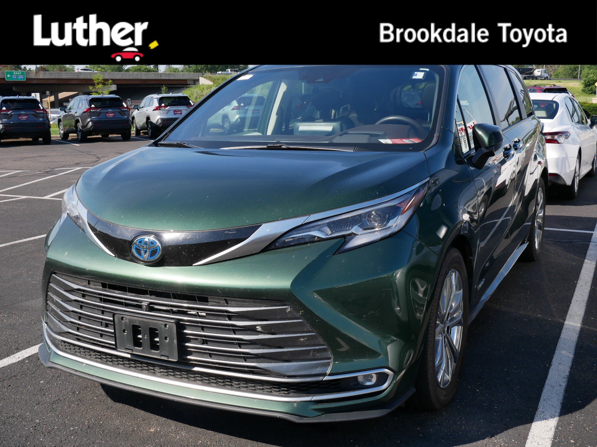 Certified 2021 Toyota Sienna Platinum FWD image 1