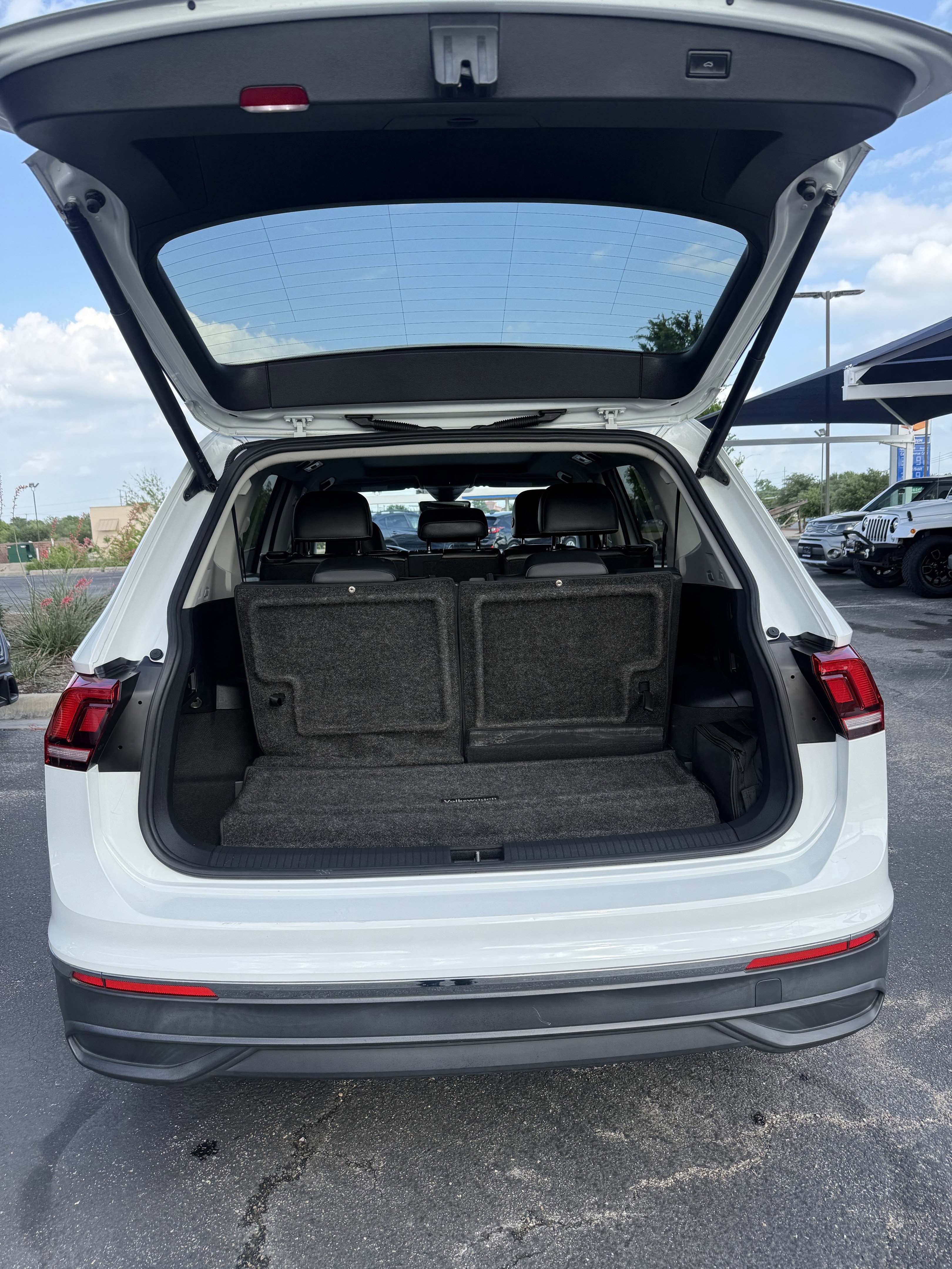 Used 2022 Volkswagen Tiguan SE FWD image 9