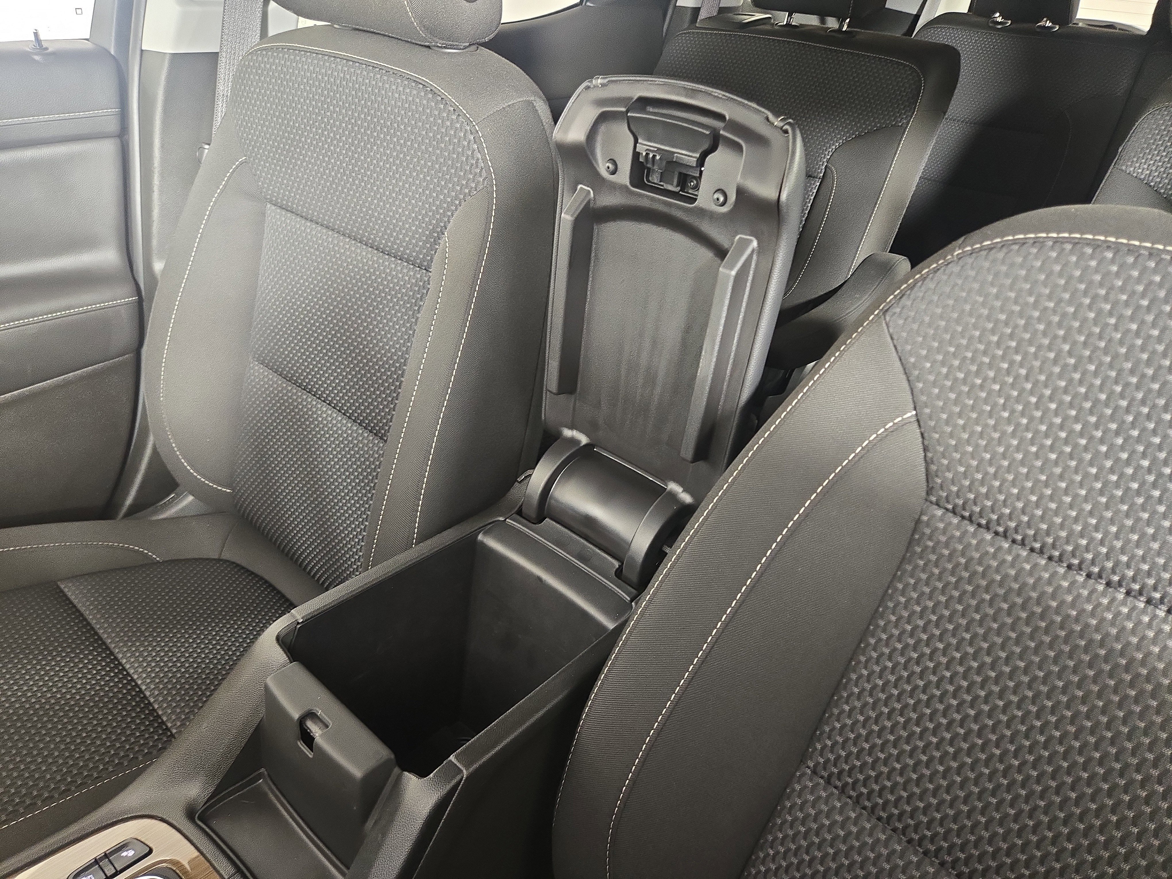 Used 2023 GMC Acadia SLE w/ Driver Convenience Package image 30