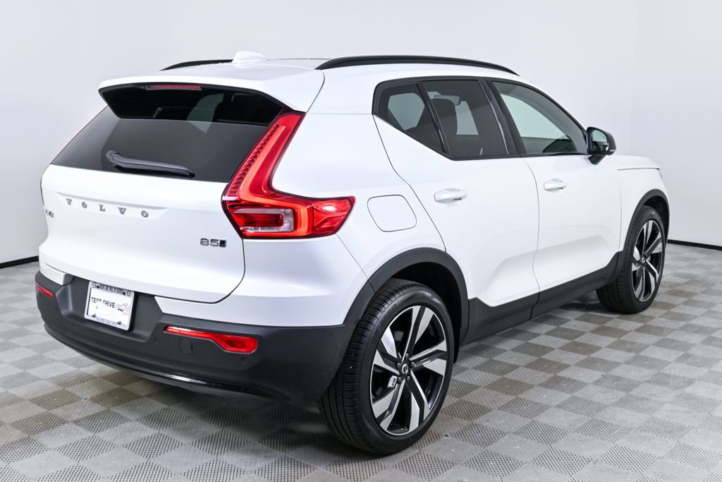 Certified 2025 Volvo XC40 B5 Plus image 29