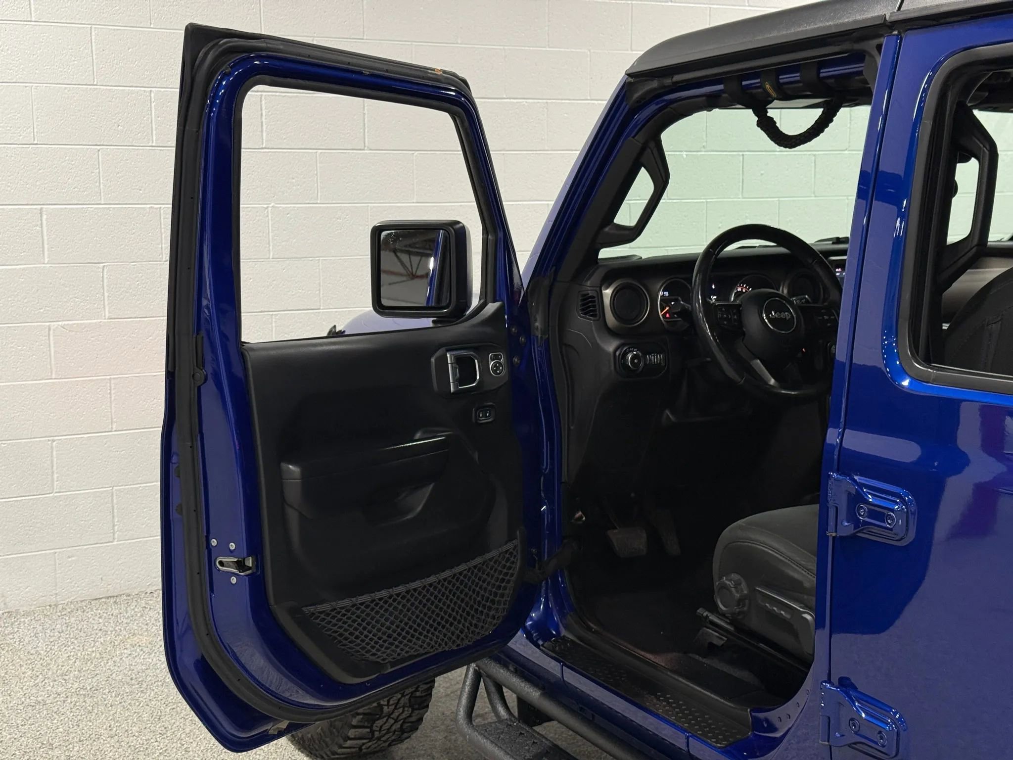 Used 2018 Jeep Wrangler Unlimited Sport S image 10