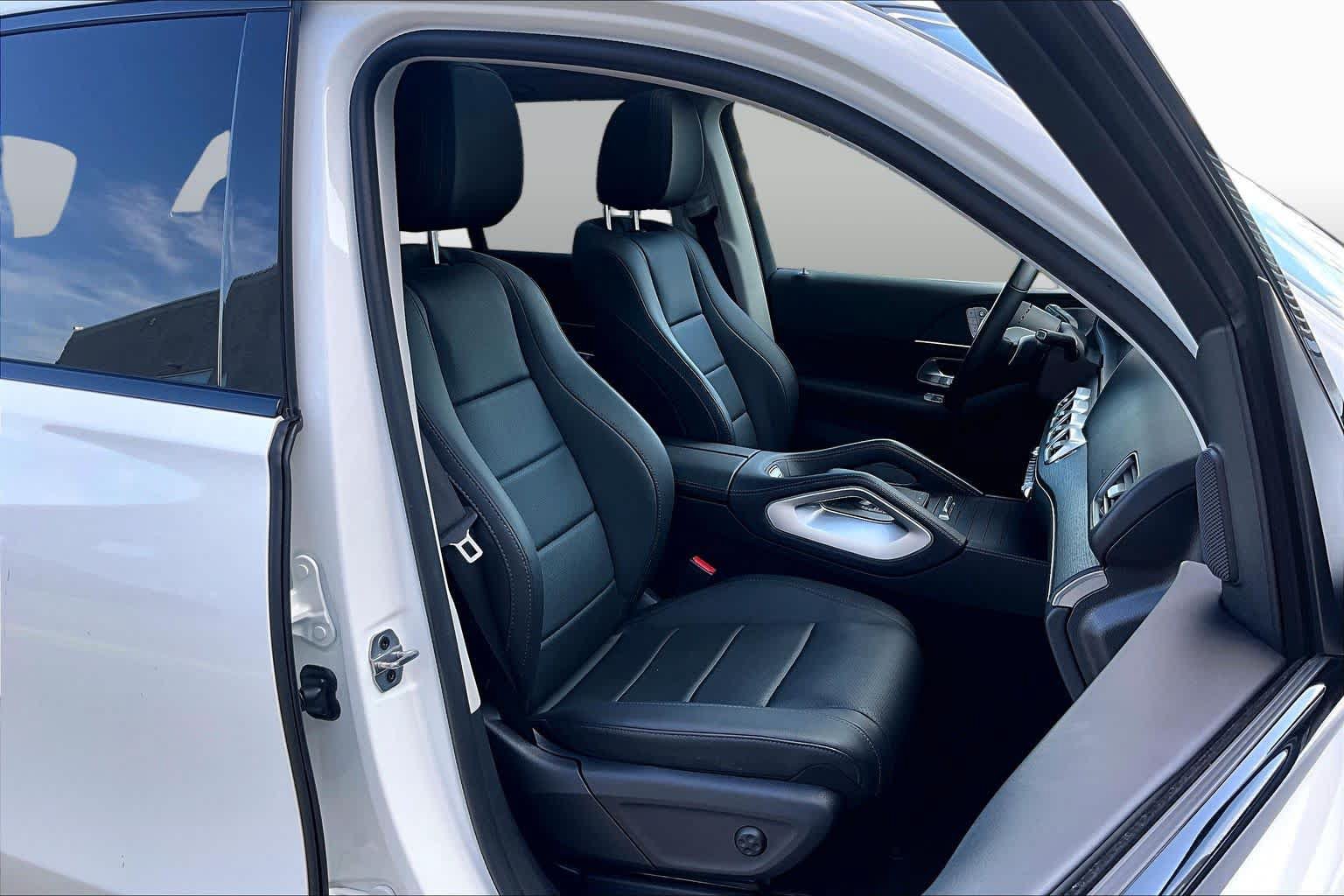 Used 2024 Mercedes-Benz GLE 350 4MATIC w/ AMG Line Exterior image 9