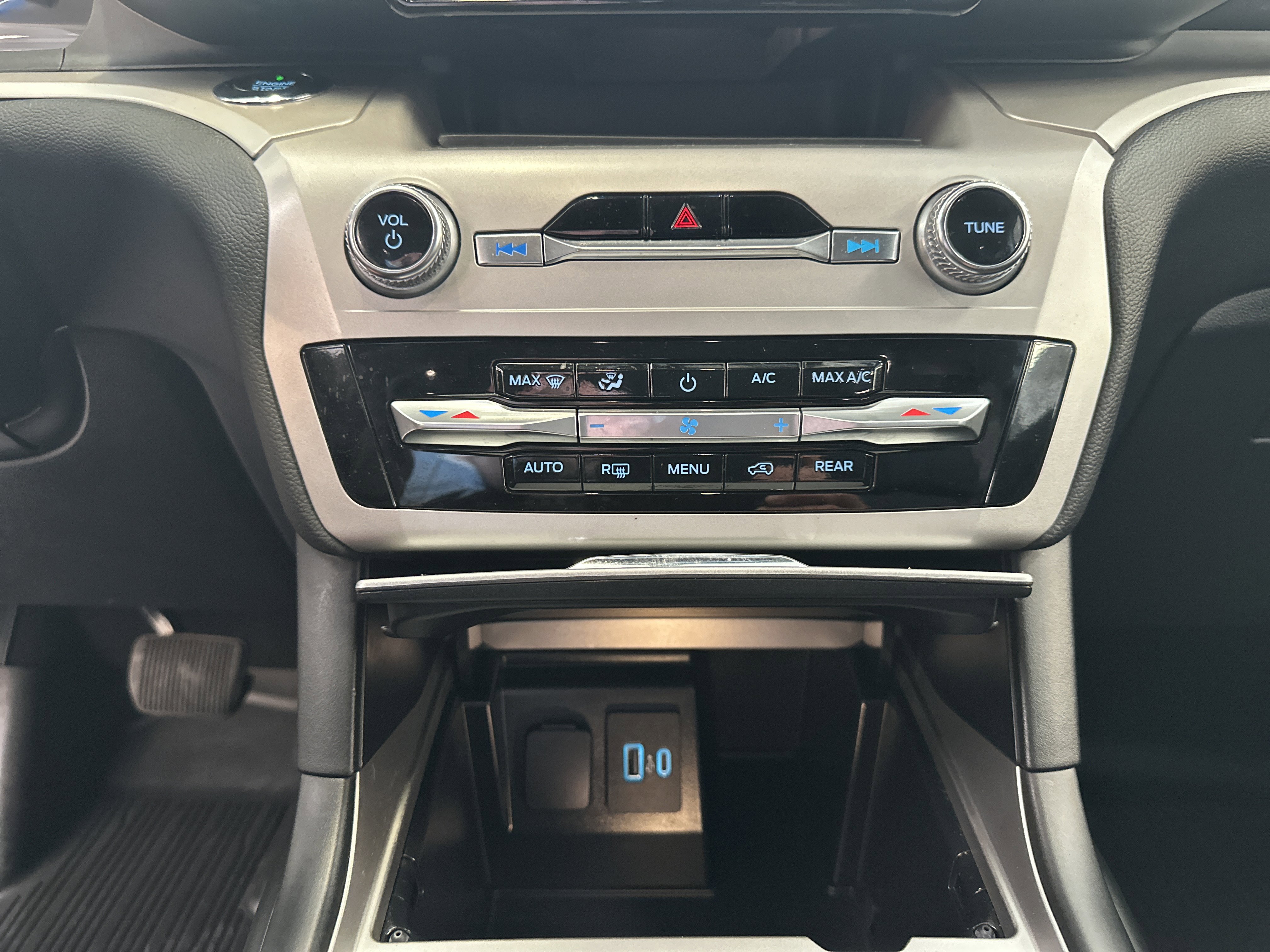 Used 2020 Ford Explorer XLT image 33