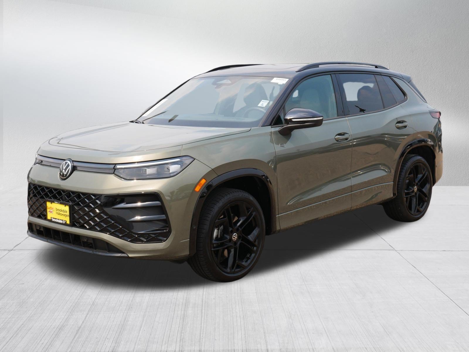 Used 2026 Volkswagen Tiguan SE R-Line AWD/4WD image 3