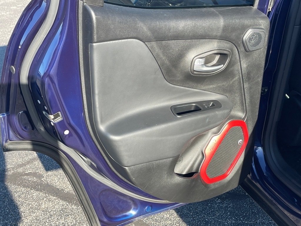 Used 2016 Jeep Renegade Trailhawk w/ Premium Trailhawk Package image 21