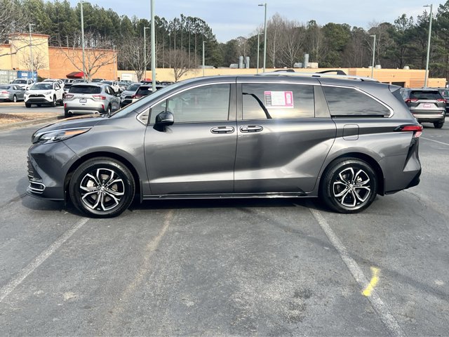 Used 2025 Toyota Sienna Platinum image 8