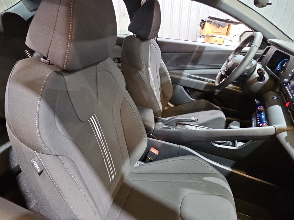 New 2025 Hyundai Elantra Sport image 10