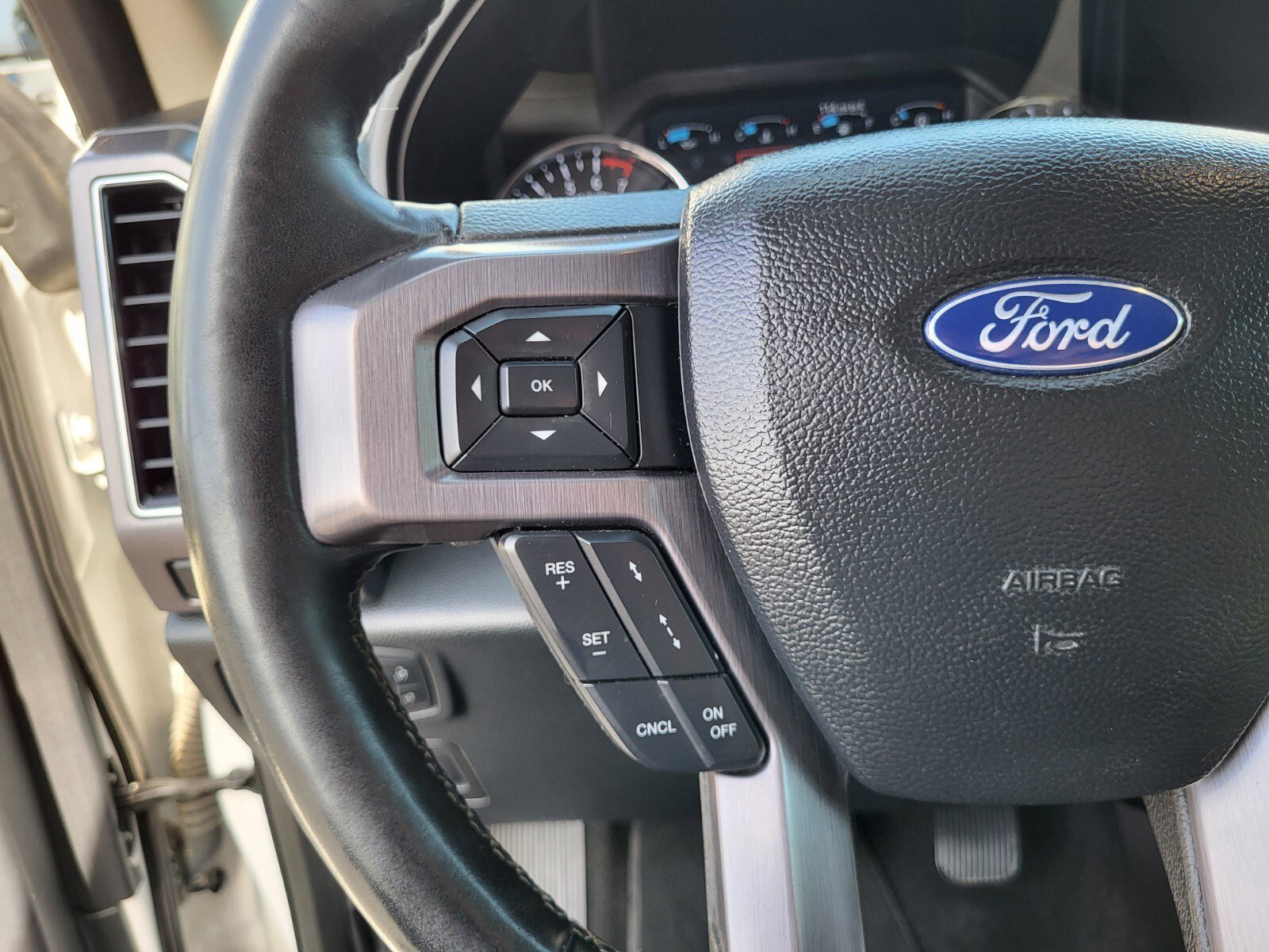 Certified 2019 Ford Expedition Platinum RWD image 30
