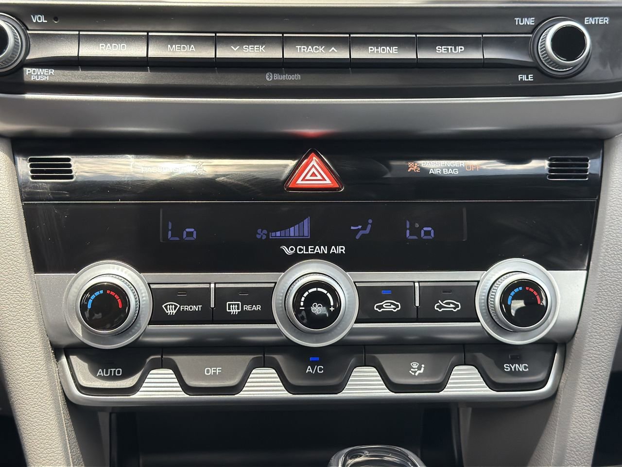 Used 2020 Hyundai Elantra SE FWD image 22