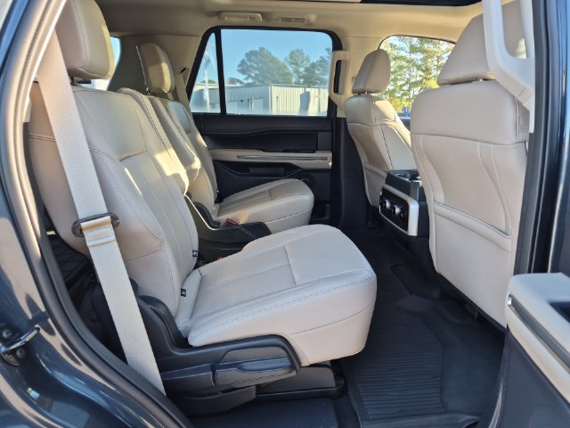 Used 2024 Ford Expedition XLT AWD/4WD image 40