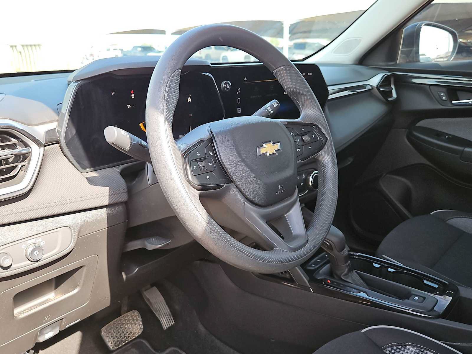 Used 2024 Chevrolet TrailBlazer LS w/ LS Convenience Package FWD image 10
