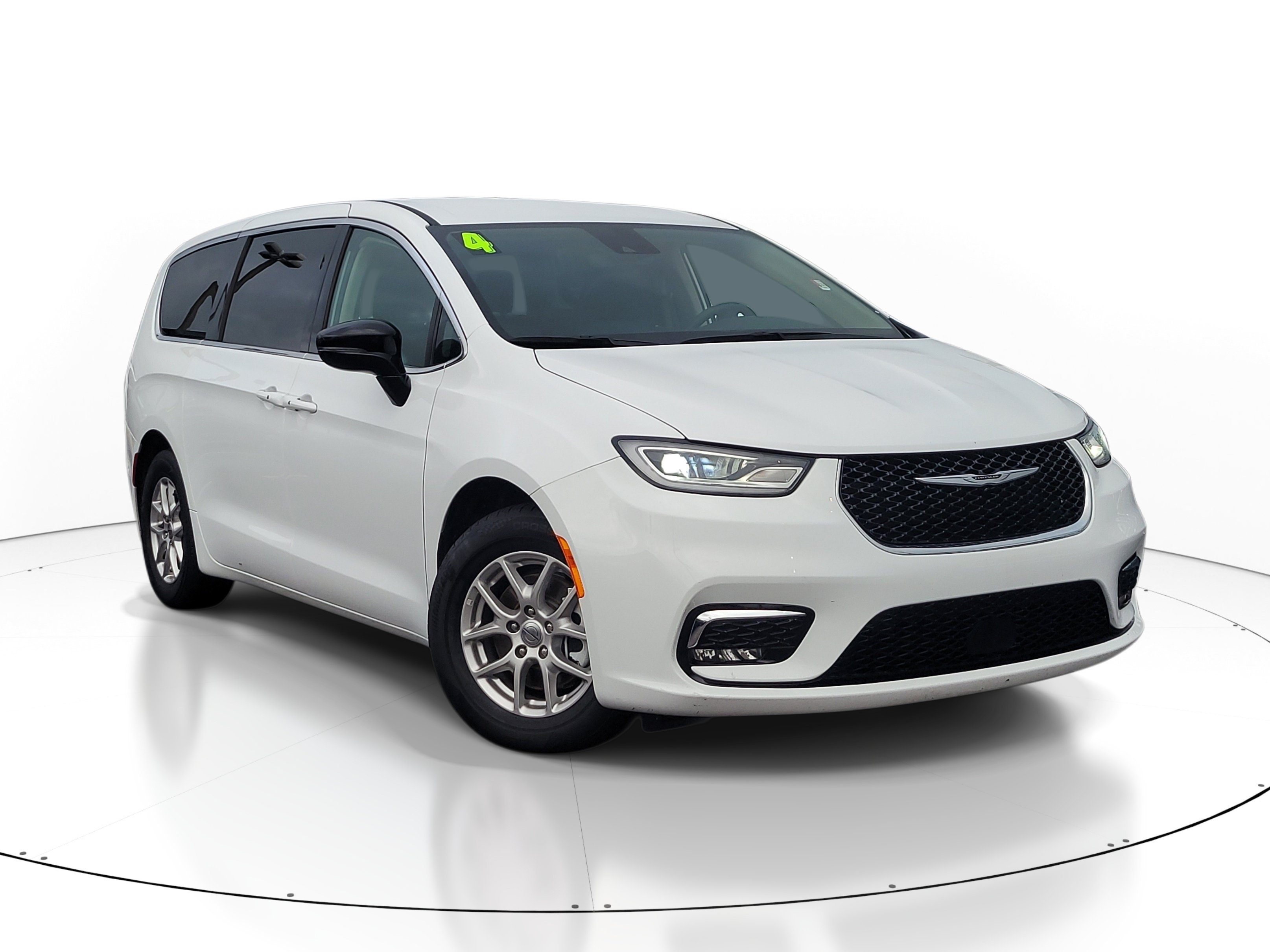 Used 2024 Chrysler Pacifica Touring-L FWD image 1