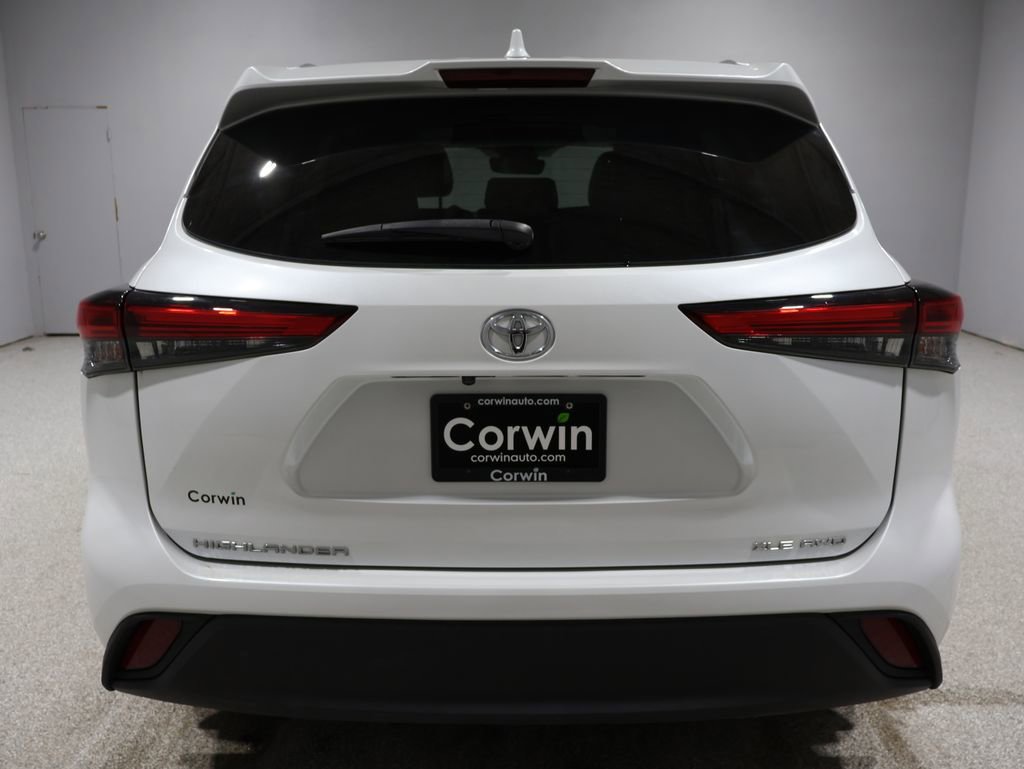 Certified 2022 Toyota Highlander XLE image 4