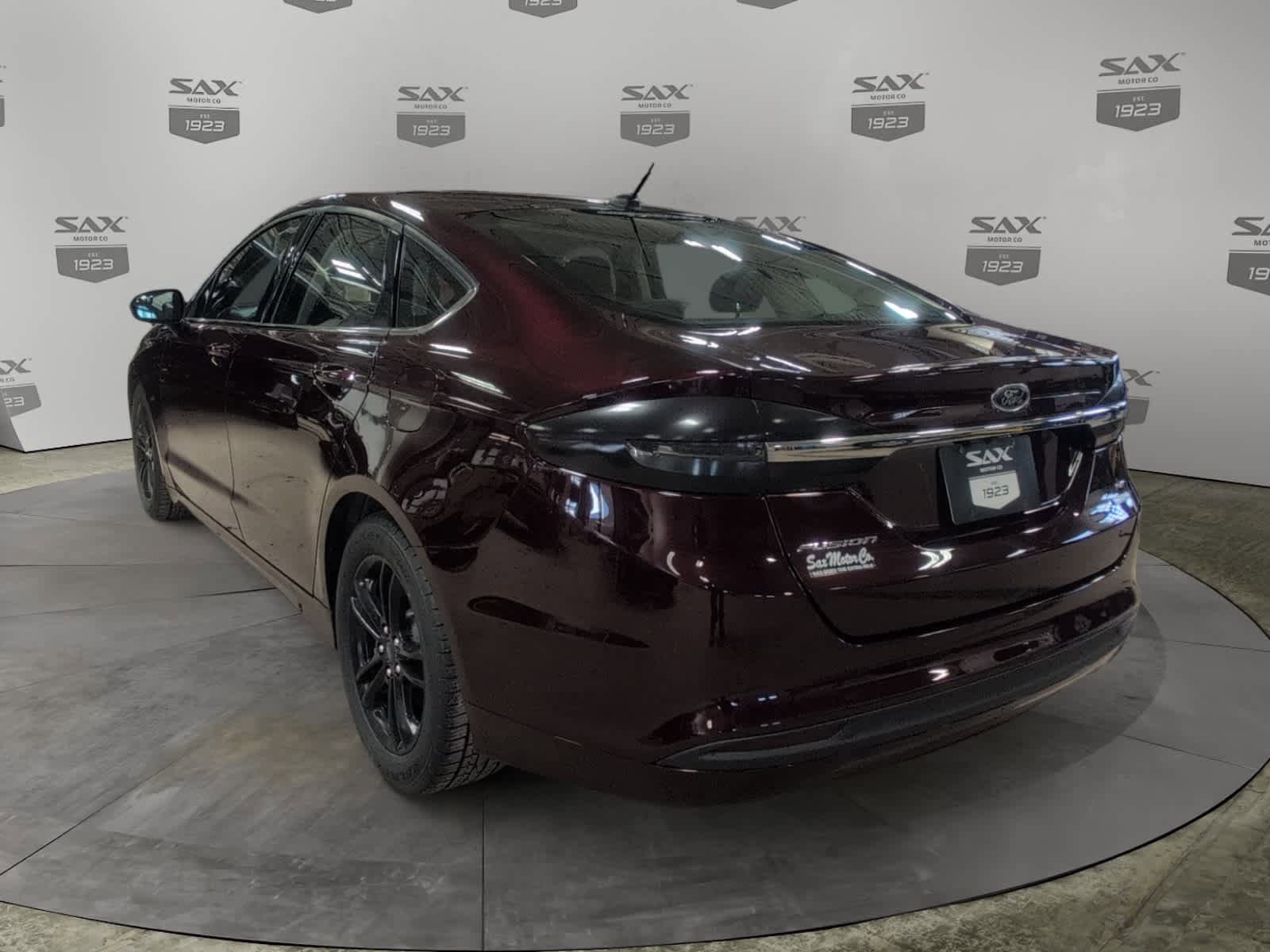 Used 2018 Ford Fusion SE image 3