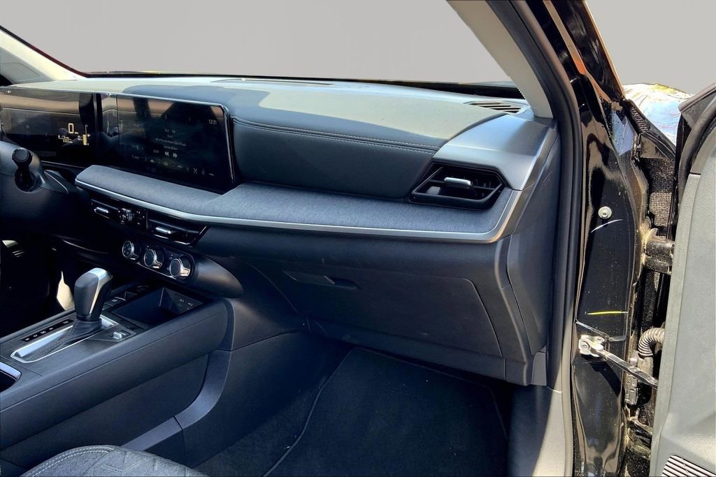 Used 2025 Nissan Kicks SV image 18