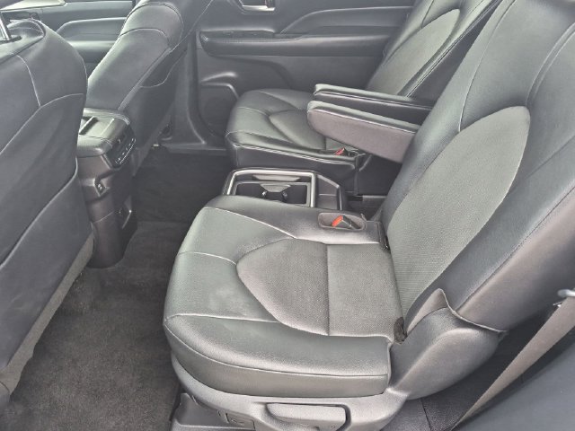 Used 2025 Toyota Grand Highlander AWD image 26