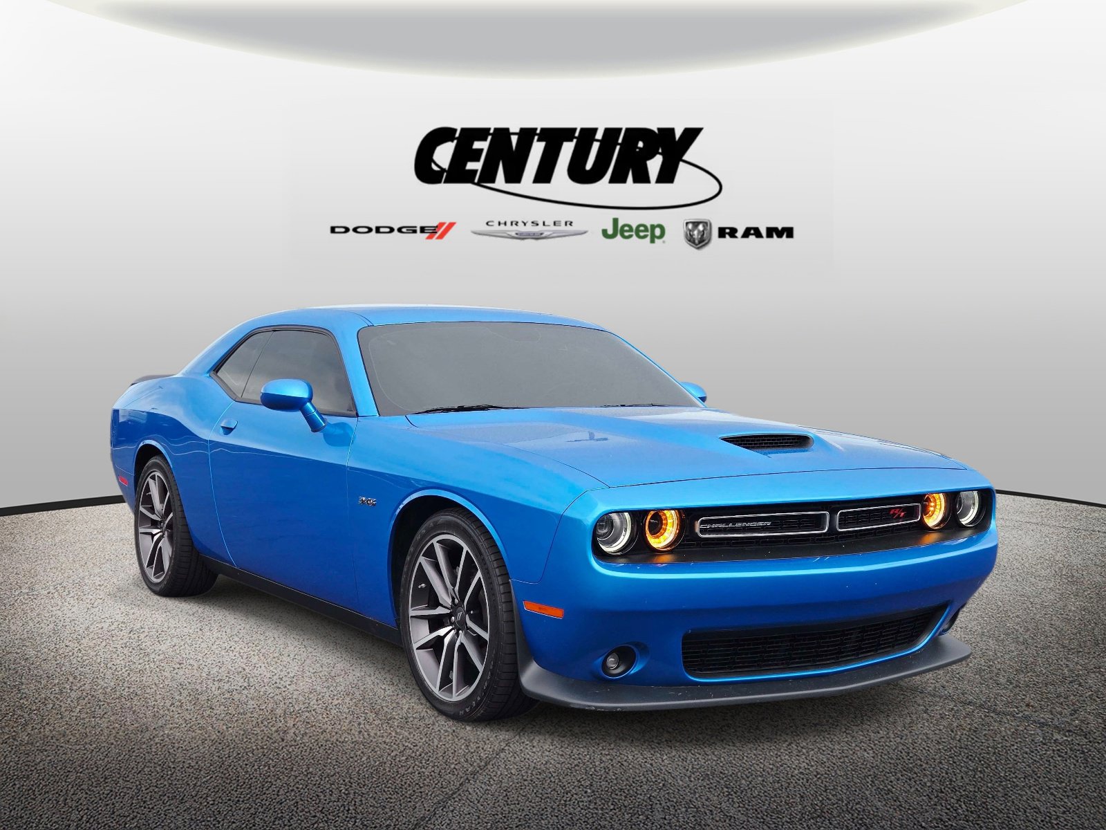 Used 2023 Dodge Challenger R/T RWD image 1