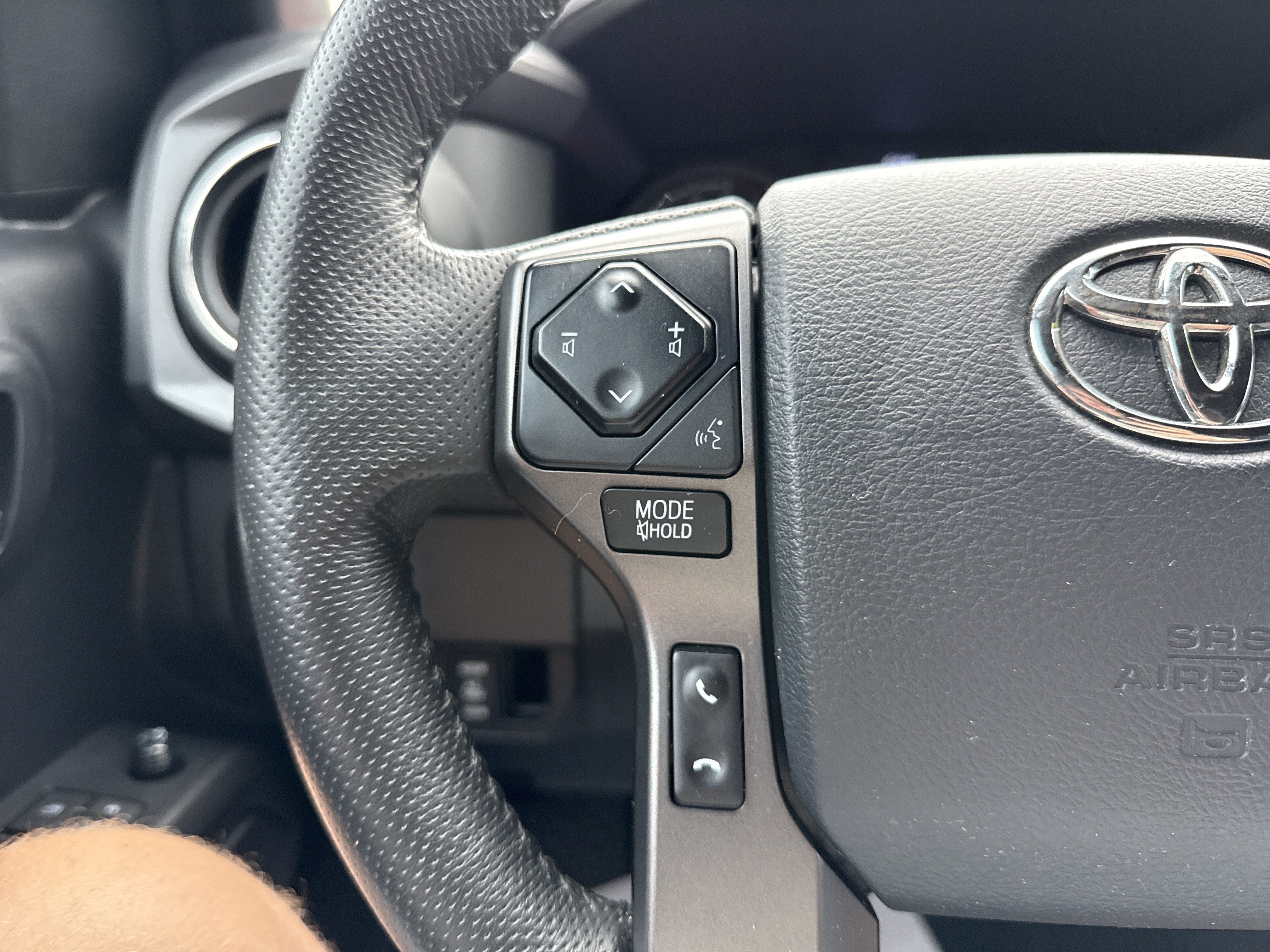 Used 2020 Toyota Tacoma TRD Sport AWD/4WD image 18