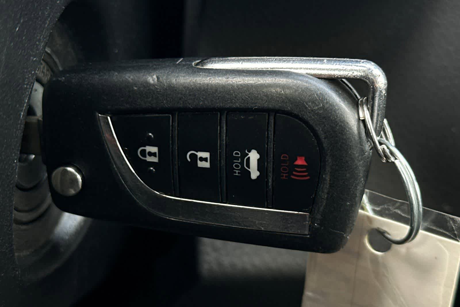 Used 2018 Toyota Camry LE FWD image 24