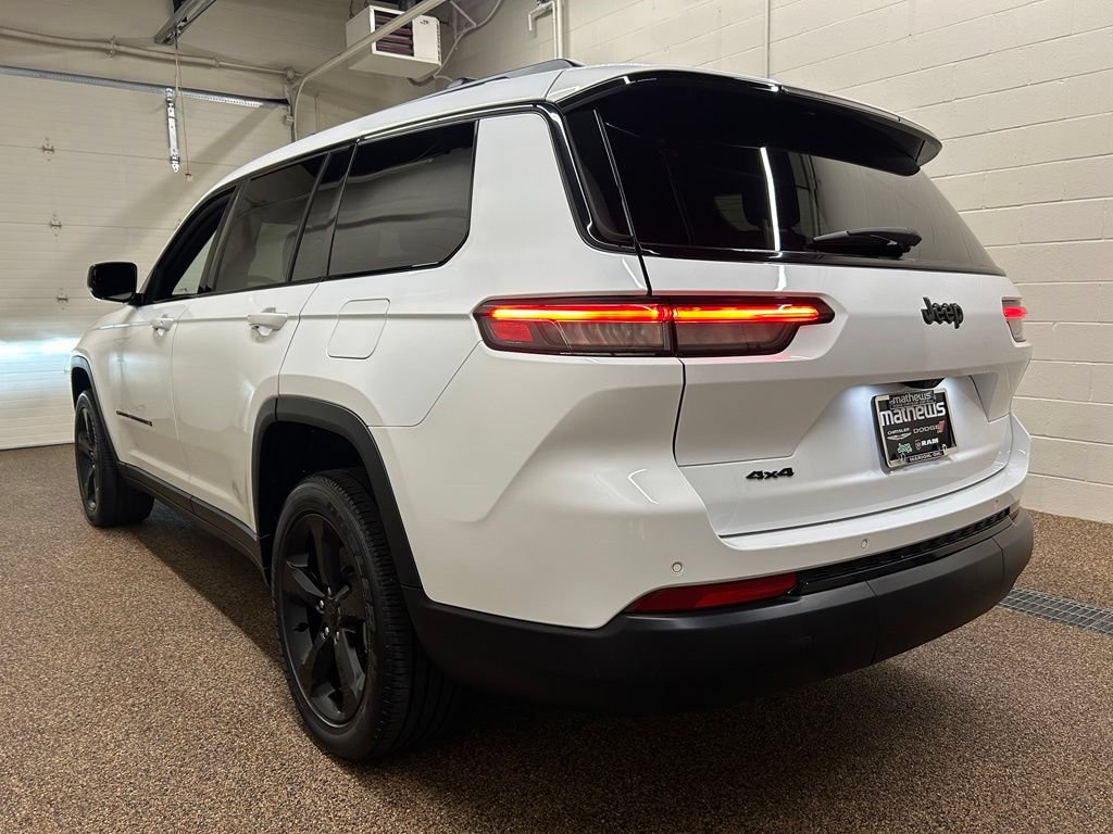 Used 2023 Jeep Grand Cherokee L Laredo AWD/4WD image 4