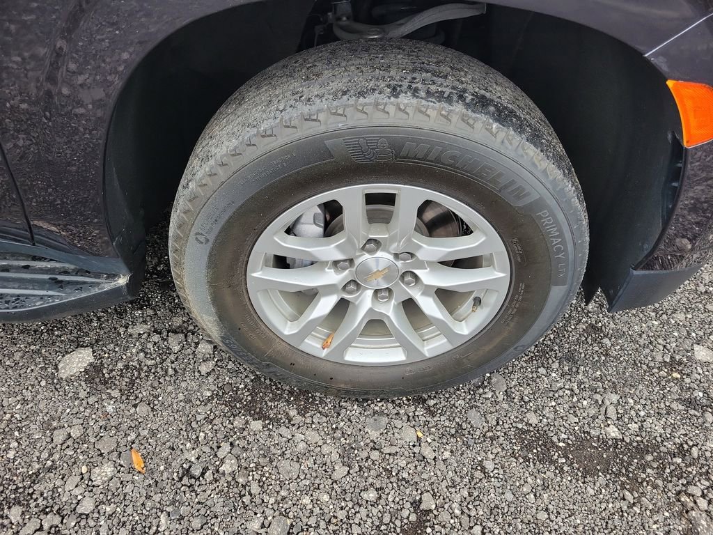 Used 2023 Chevrolet Suburban LT image 6