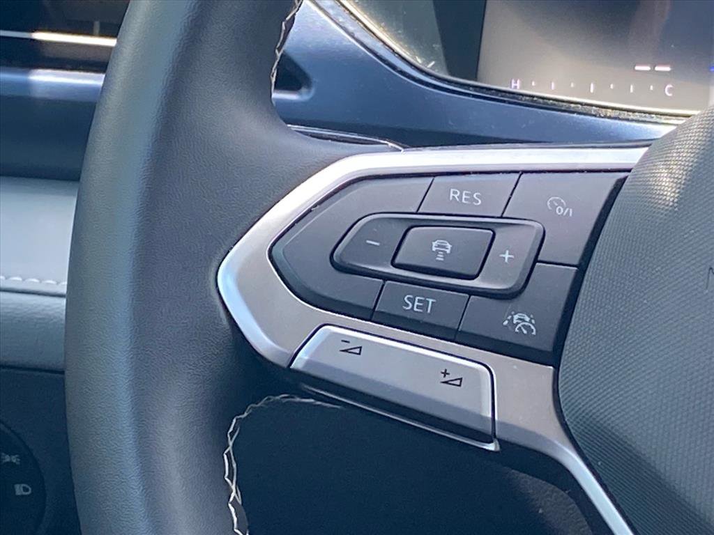 Certified 2024 Volkswagen Taos SE FWD image 6