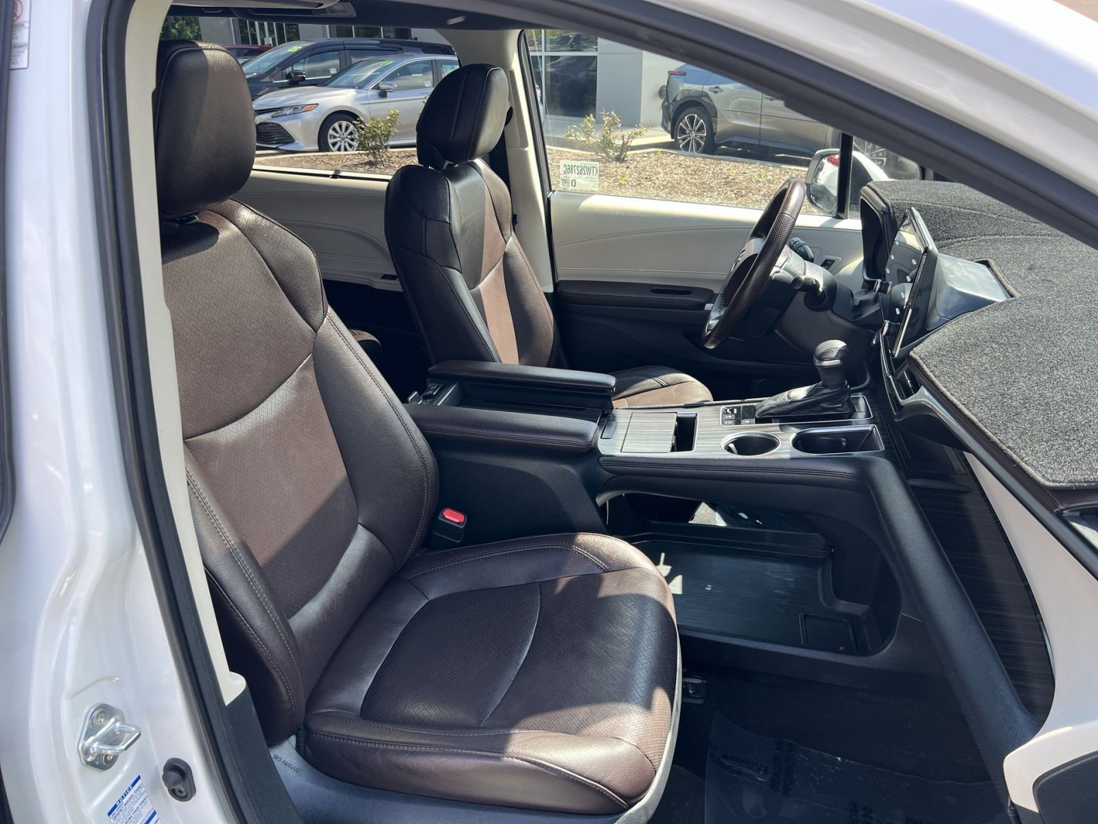 Used 2021 Toyota Sienna Platinum AWD/4WD image 28
