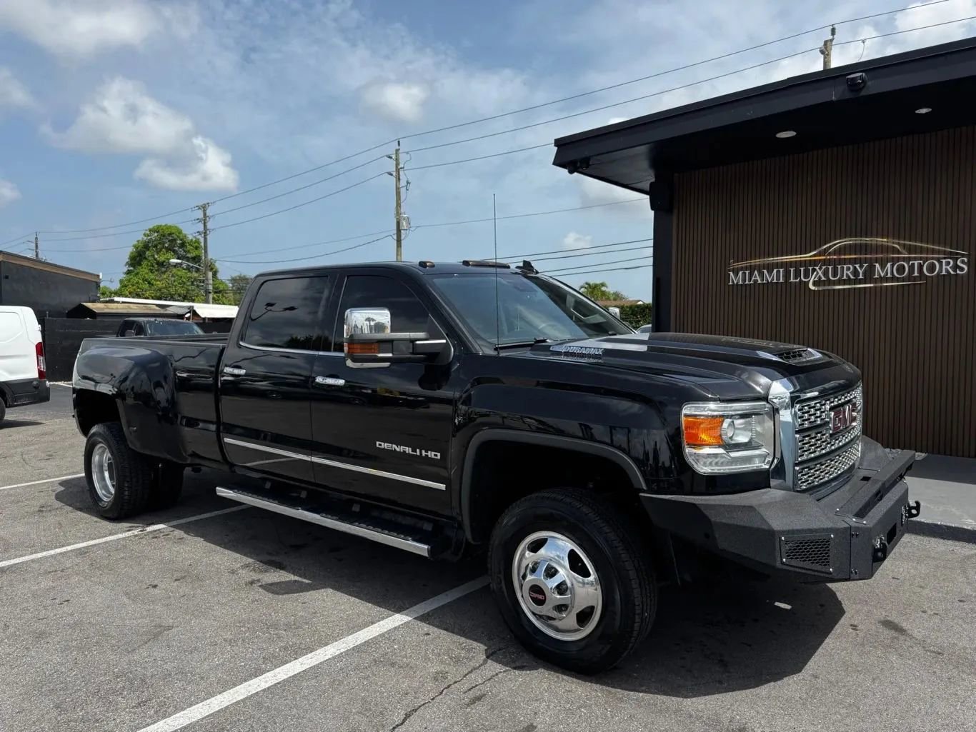 Used 2018 GMC Sierra 3500 Denali w/ Duramax Plus Package image 4
