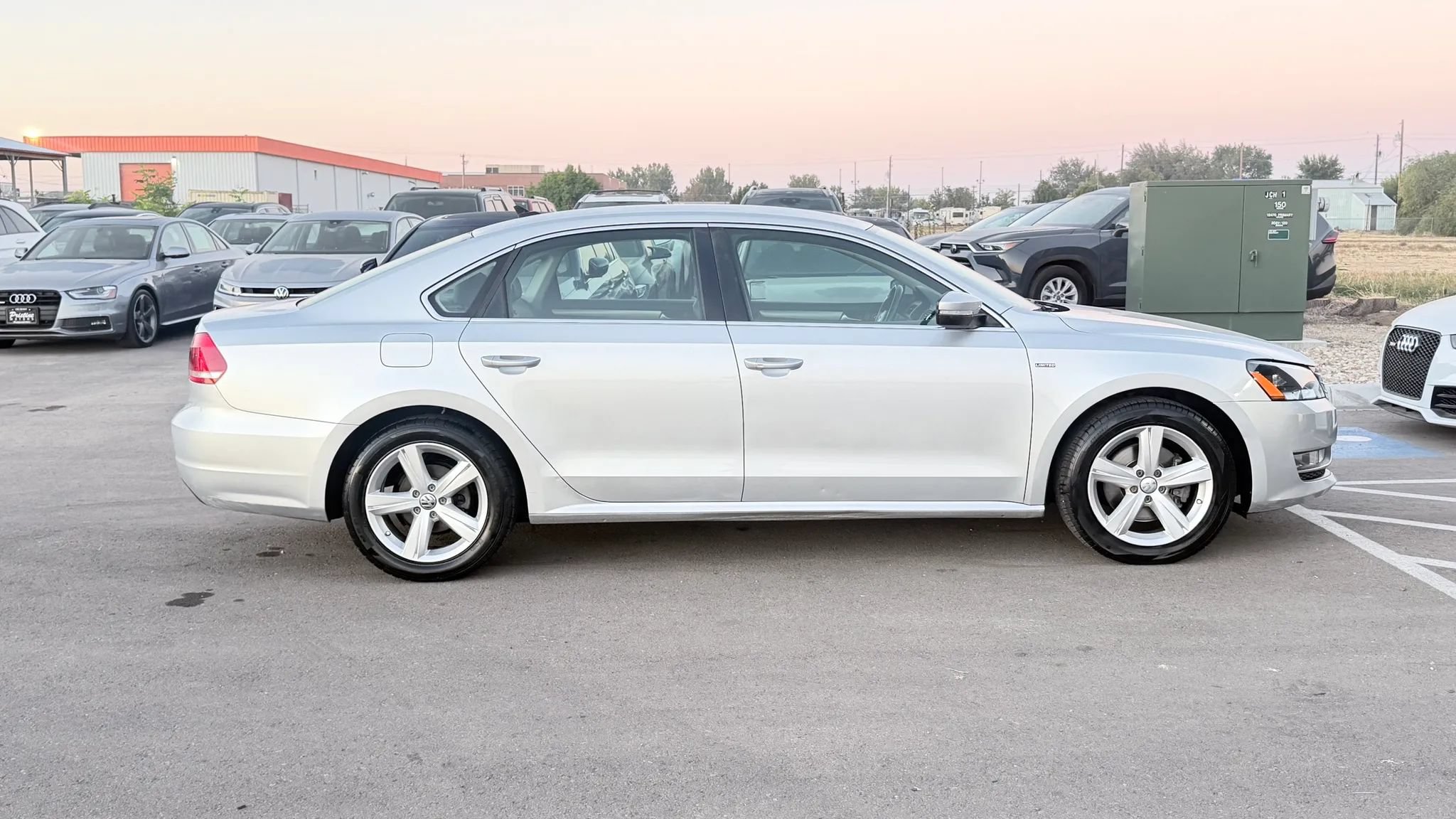Used 2015 Volkswagen Passat 1.8T Limited Edition FWD image 8
