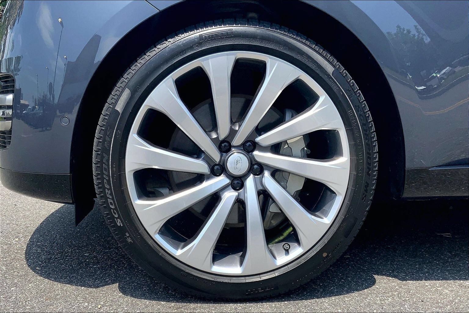 Certified 2025 Land Rover Range Rover SE AWD/4WD image 10