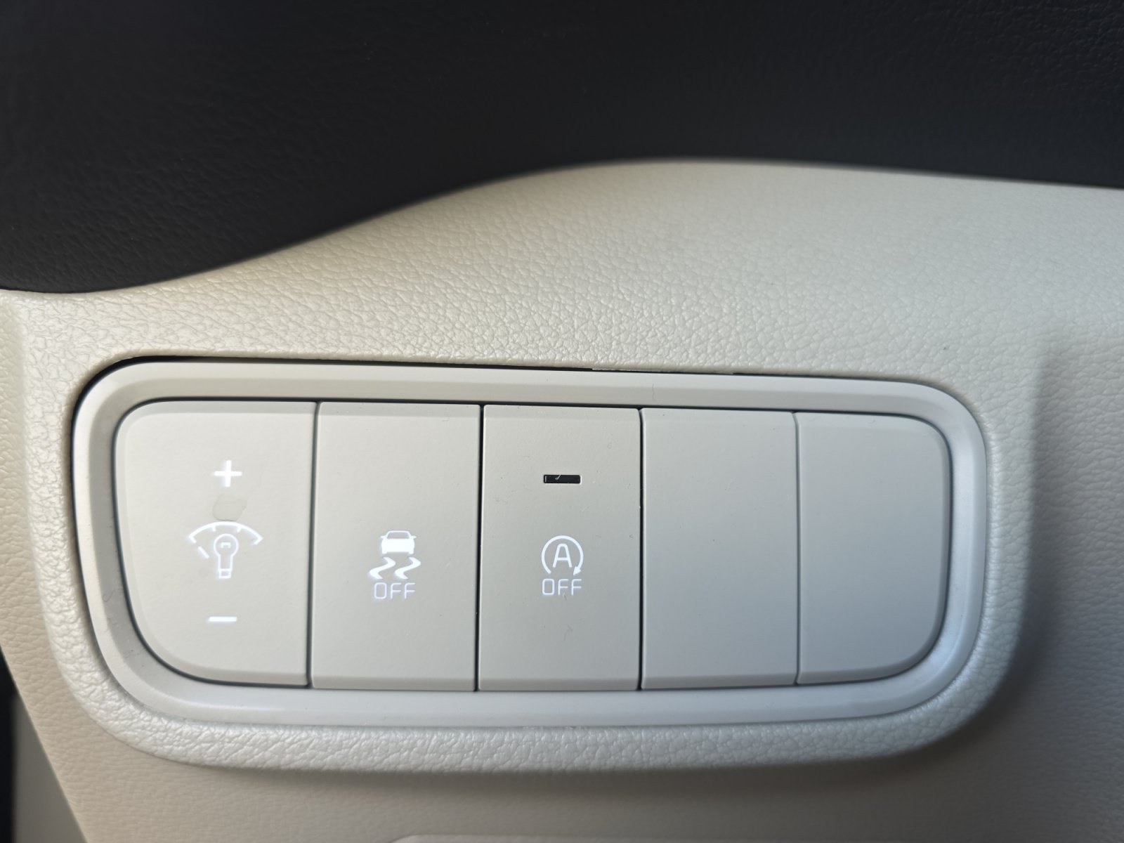 Certified 2025 Kia Soul LX w/ LX Technology Package FWD image 25
