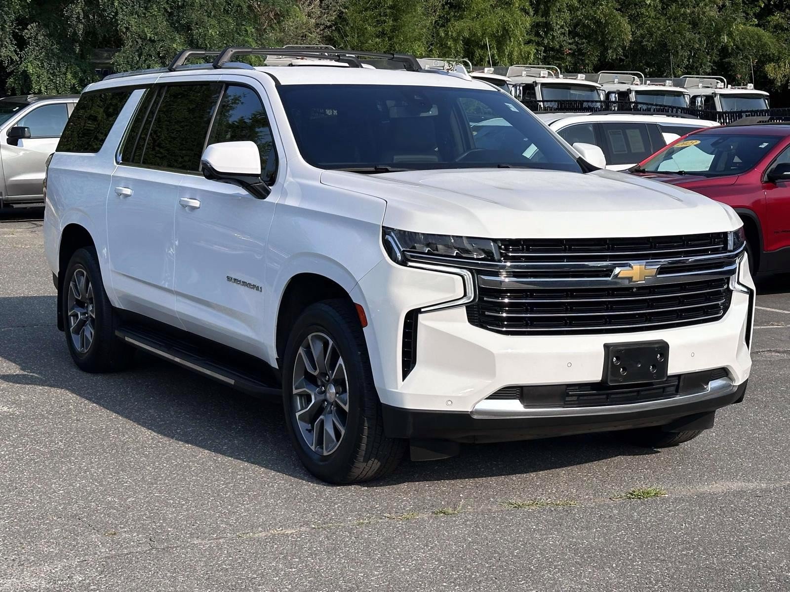 Used 2022 Chevrolet Suburban LT w/ Luxury Package AWD/4WD image 5