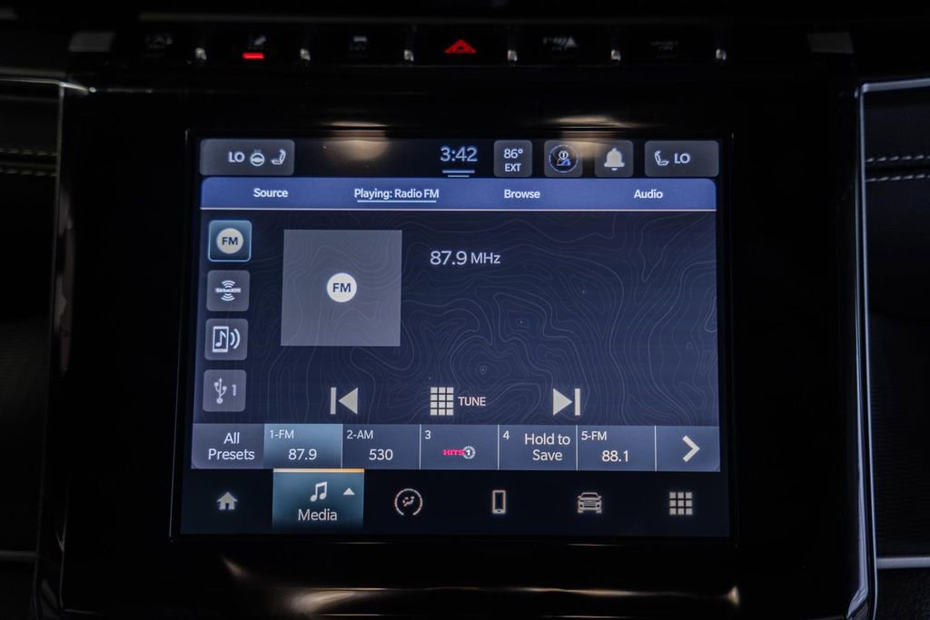 New 2025 Jeep Grand Cherokee Altitude image 21