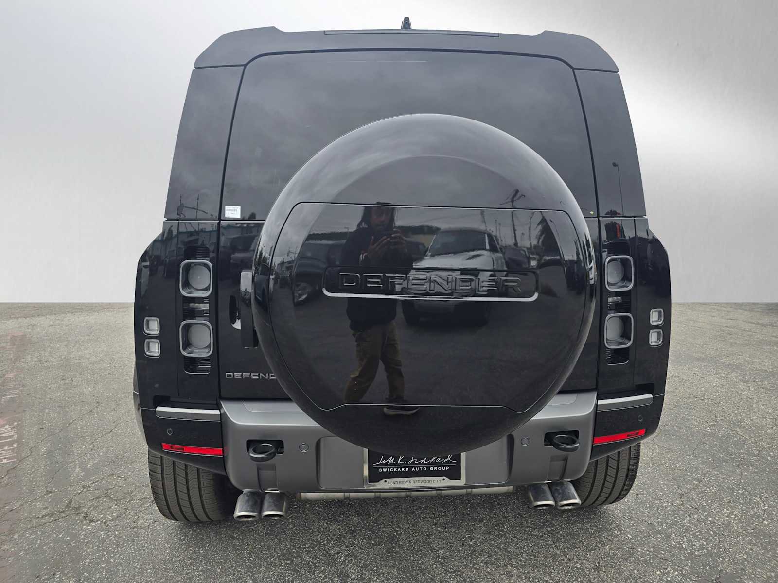 New 2025 Land Rover Defender 110 V8 image 4