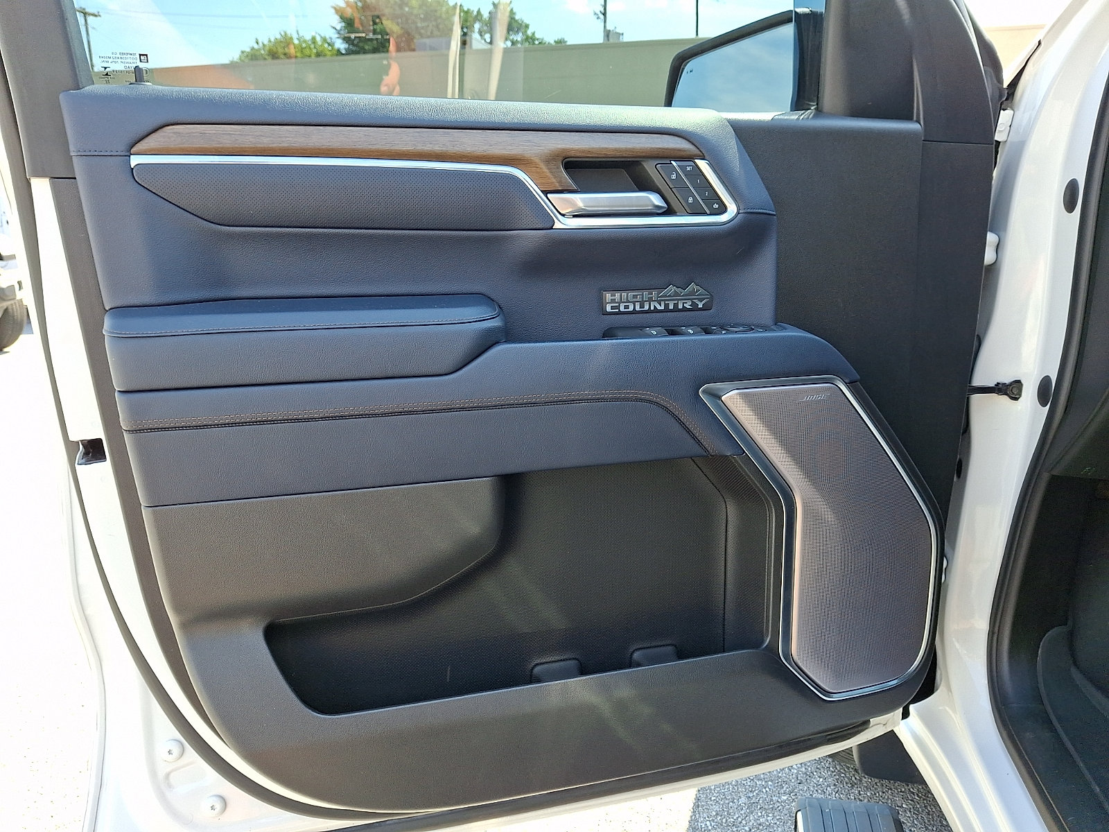 Used 2023 Chevrolet Silverado 1500 High Country w/ Technology Package AWD/4WD image 14