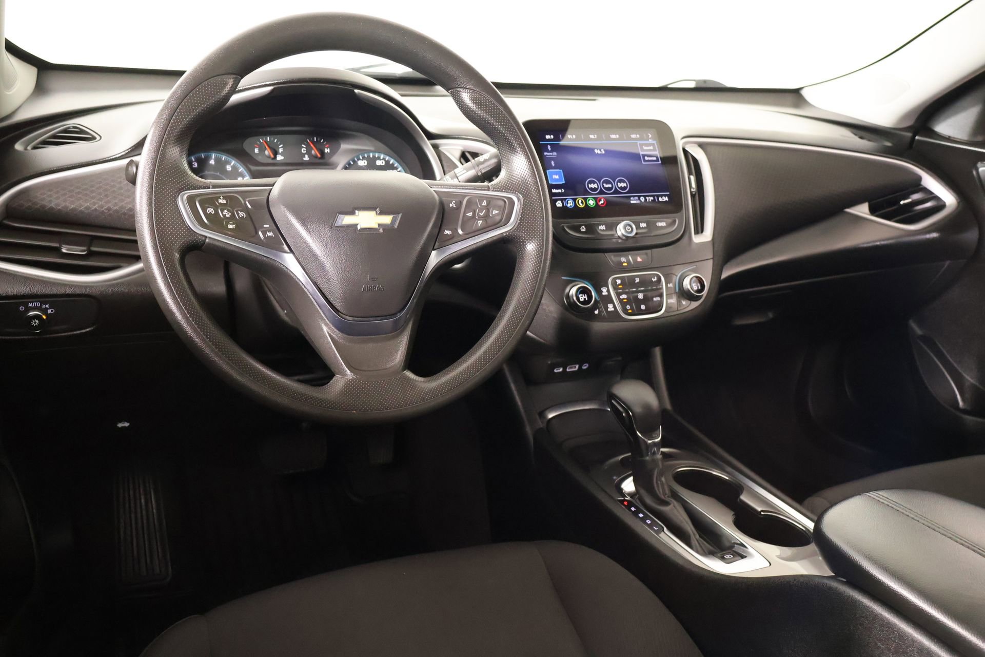 Used 2024 Chevrolet Malibu LT FWD image 2