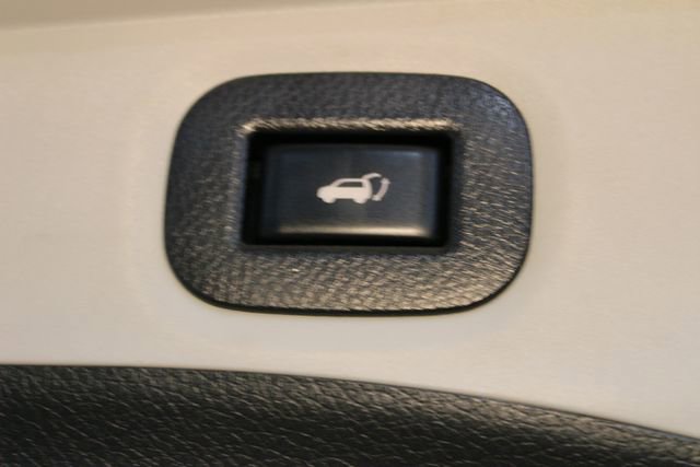 Used 2017 Nissan Rogue SV AWD/4WD image 16