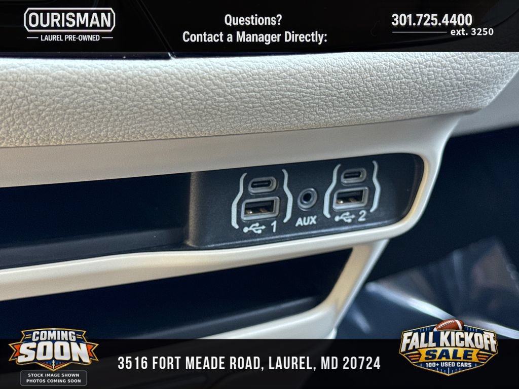 Used 2024 Chrysler Pacifica Limited FWD image 28