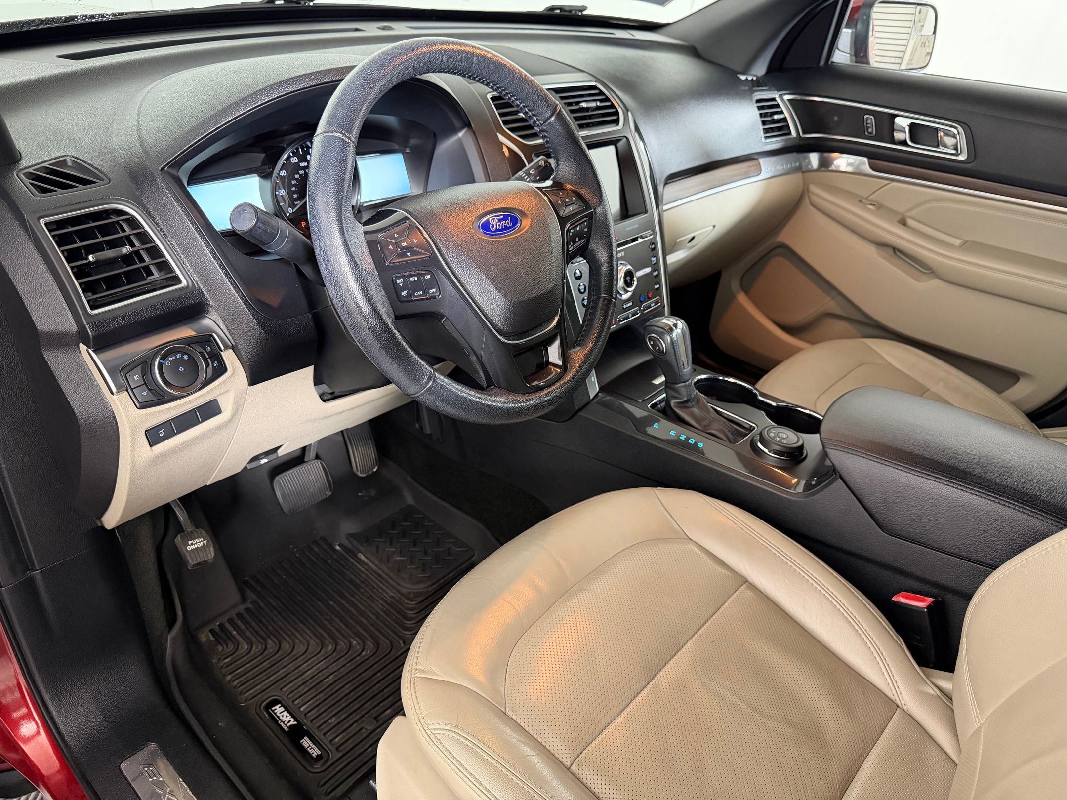 Used 2018 Ford Explorer Limited AWD/4WD image 3