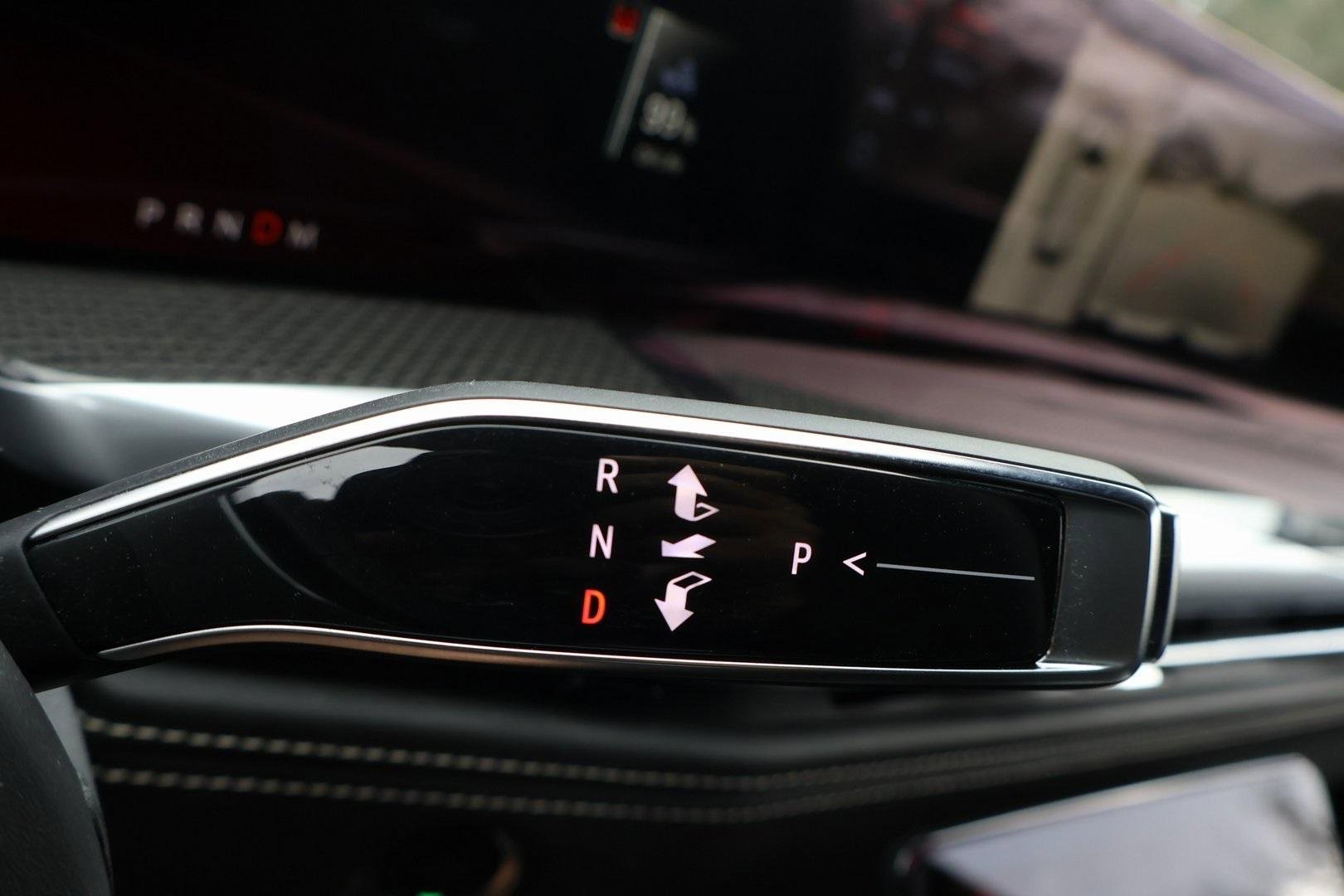 Used 2025 Cadillac Escalade V w/ LPO, ONYX Package image 24