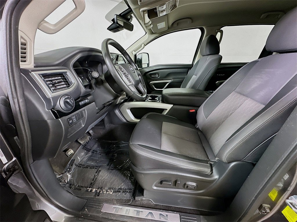 Used 2024 Nissan Titan SV w/ SV Convenience Package image 13