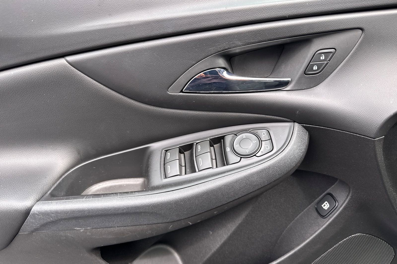 Used 2018 Chevrolet Volt LT image 10
