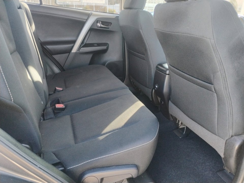 Used 2018 Toyota RAV4 XLE image 32