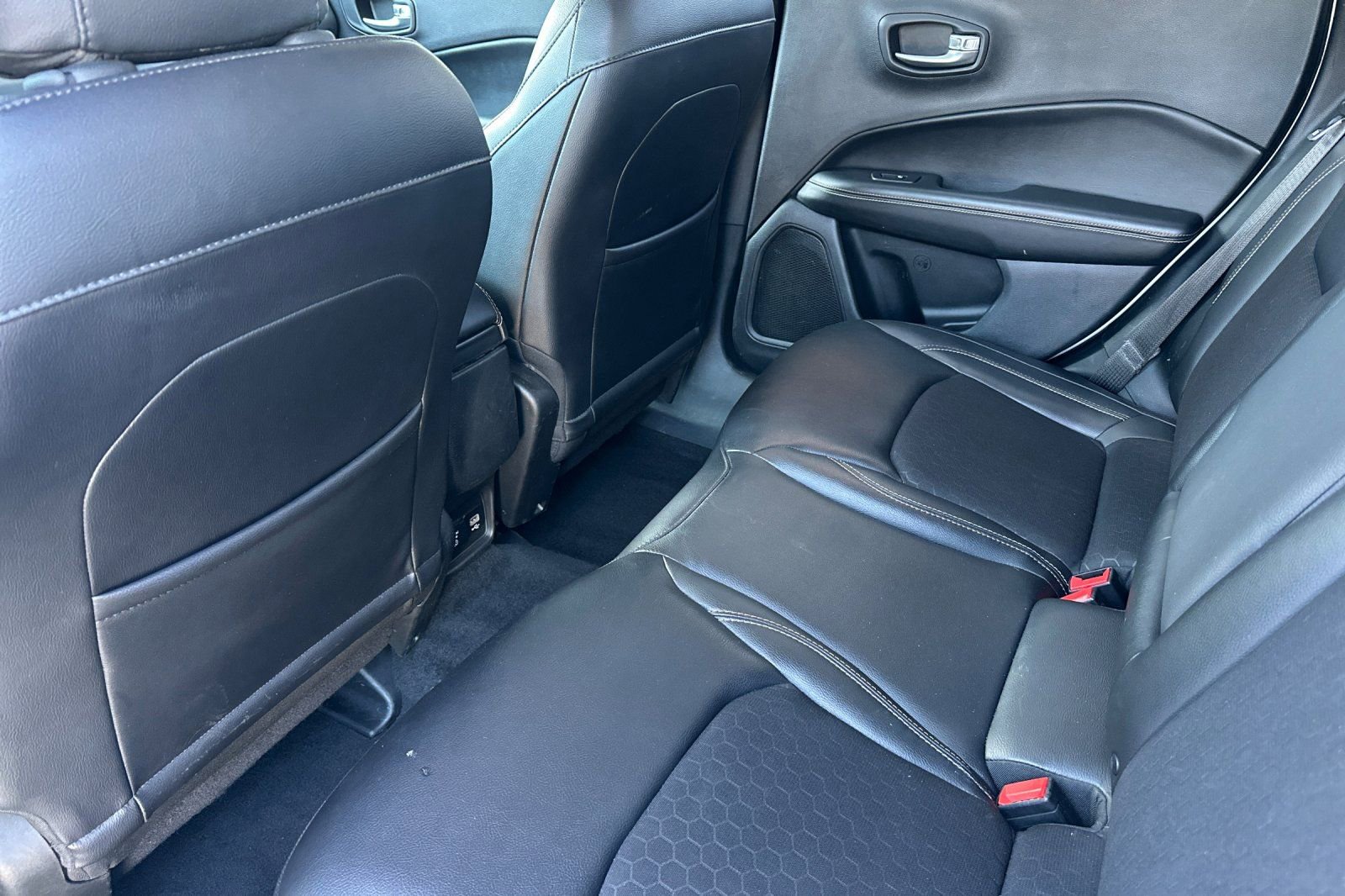Used 2018 Jeep Compass Latitude w/ Popular Equipment Group AWD/4WD image 12